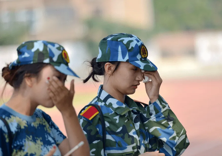 高考600多分被军校录取,刚开学就被劝退,家长:敲锣打鼓送去的,现在脸丢尽了!-第2张图片-四季读书网