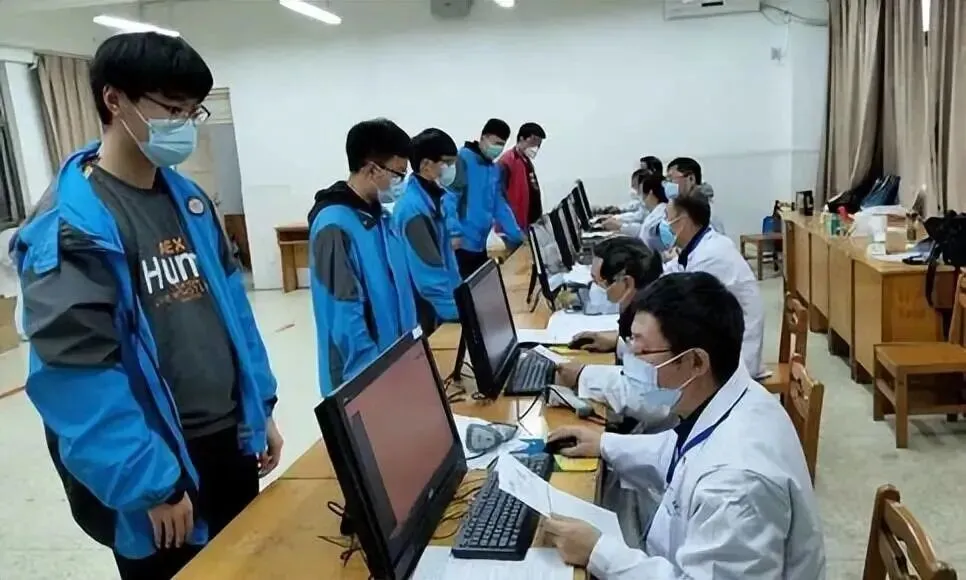 高考600多分被军校录取,刚开学就被劝退,家长:敲锣打鼓送去的,现在脸丢尽了!-第4张图片-四季读书网