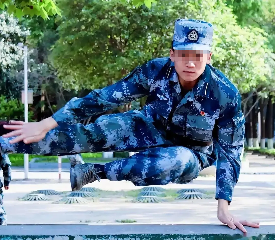 高考600多分被军校录取,刚开学就被劝退,家长:敲锣打鼓送去的,现在脸丢尽了!-第5张图片-四季读书网