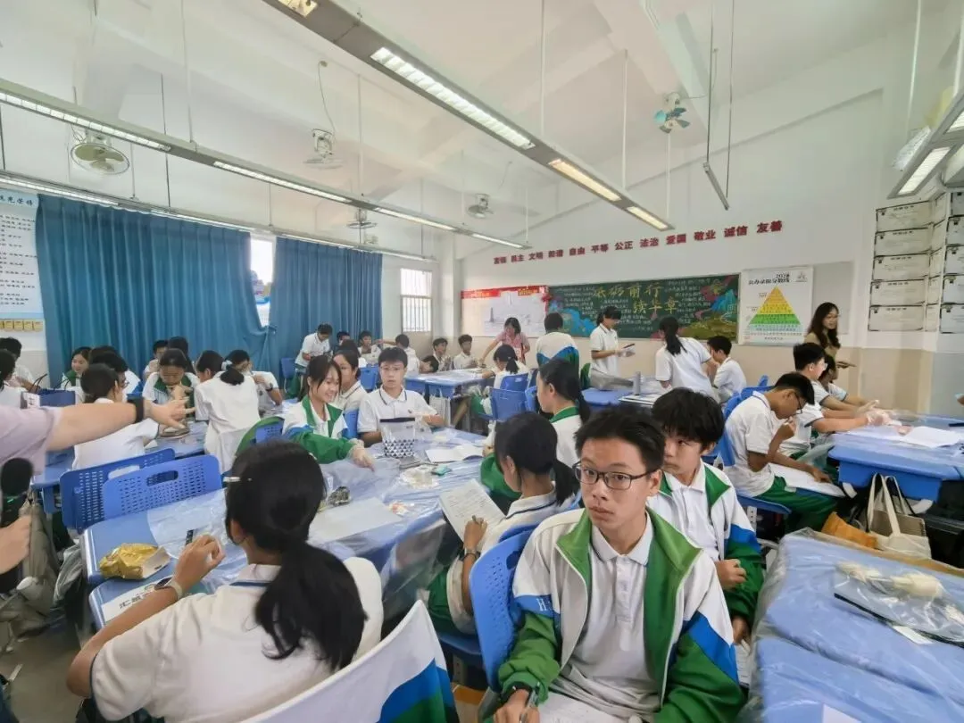 巧手做月饼,月圆暖夏阳|初三(10)夏阳班中秋手作活动-第15张图片-四季读书网