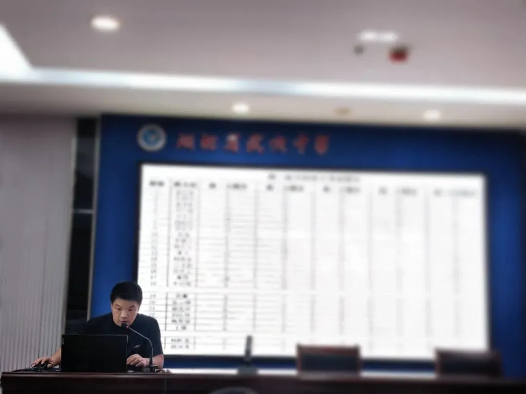 精准复盘寻突破,乘势而上战高考||我校高三年级召开9月黄冈调考质量分析会-第7张图片-四季读书网