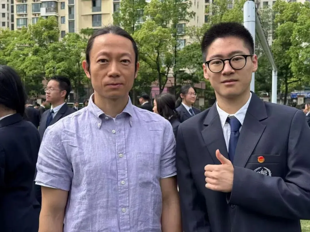 初中考第一,高中滑坡?高考612分,复附学长如何圆梦复旦相辉?-第11张图片-四季读书网