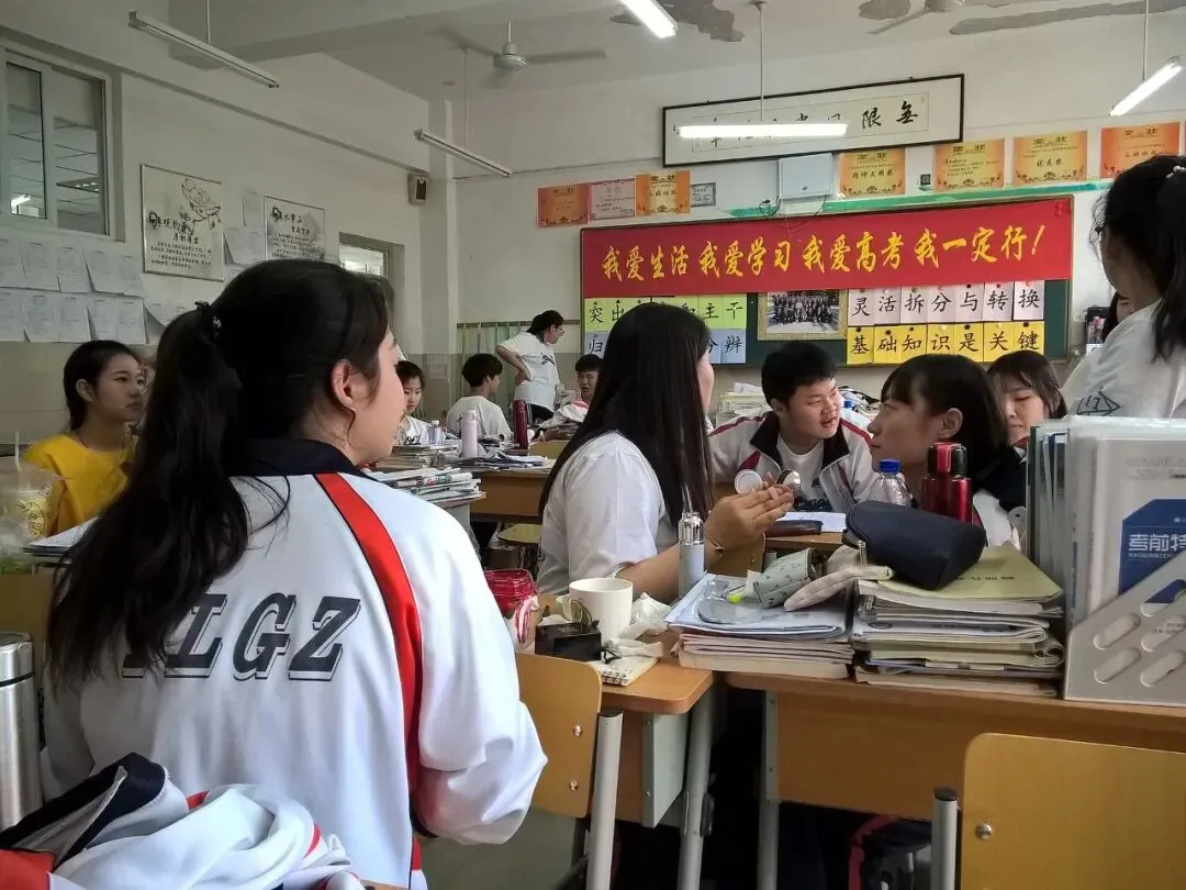 2027 高考报名 11 月开始!少带这 3 样材料,直接不给签字!-第2张图片-四季读书网 2027 高考报名 11 月开始!少带这 3 样材料,直接不给签字!-第2张图片-四季读书网