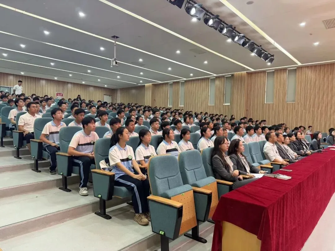 强国有我 决胜中考 ——西安市经开第五中学九年级国庆励志演讲大赛-第3张图片-四季读书网 强国有我 决胜中考 ——西安市经开第五中学九年级国庆励志演讲大赛-第3张图片-四季读书网