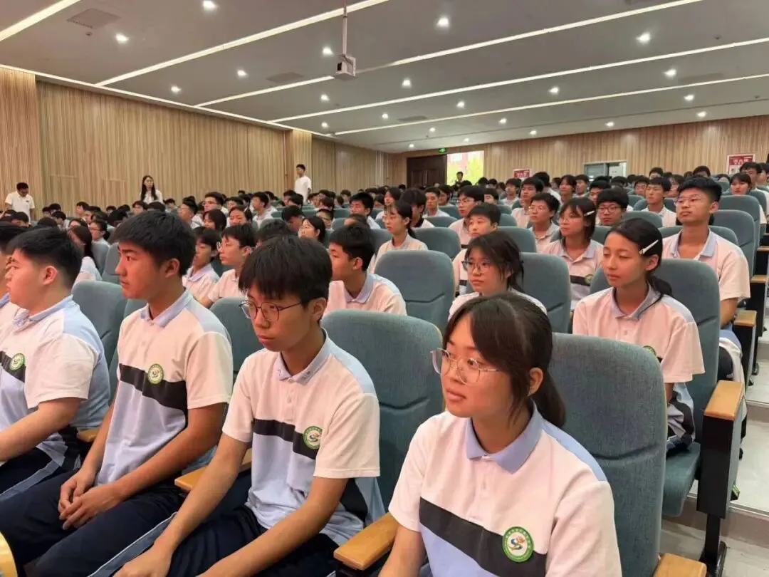 强国有我 决胜中考 ——西安市经开第五中学九年级国庆励志演讲大赛-第4张图片-四季读书网 强国有我 决胜中考 ——西安市经开第五中学九年级国庆励志演讲大赛-第4张图片-四季读书网