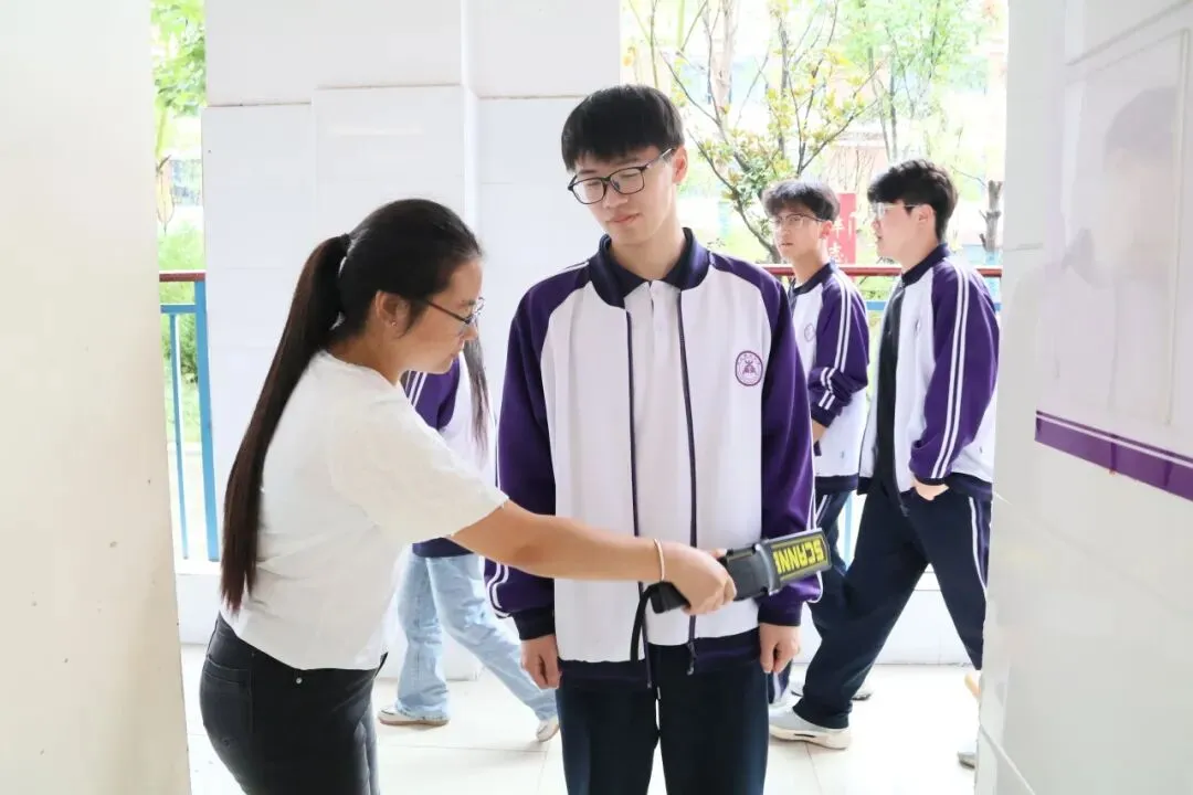对标高考 以考砺行|衡辰中学高标准开展常态化标准化月考-第11张图片-四季读书网