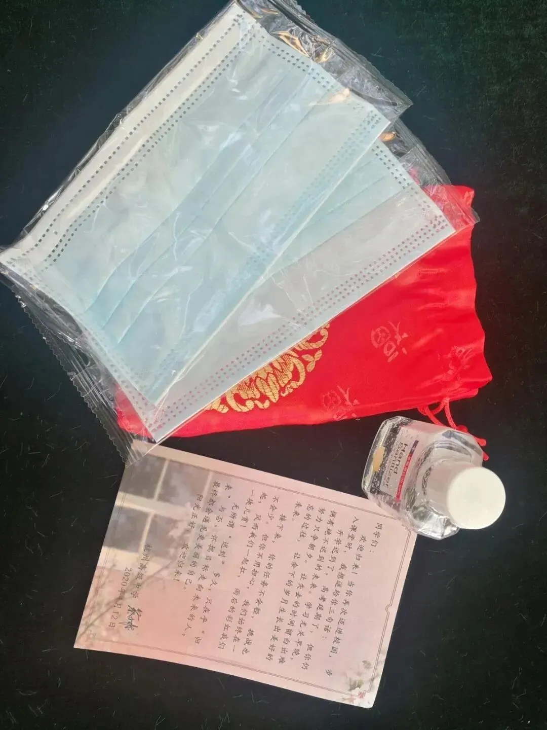 现场直击 | 浙江高三初三开学啦!有个家长激动地说…-第1张图片-四季读书网 现场直击 | 浙江高三初三开学啦!有个家长激动地说…-第1张图片-四季读书网