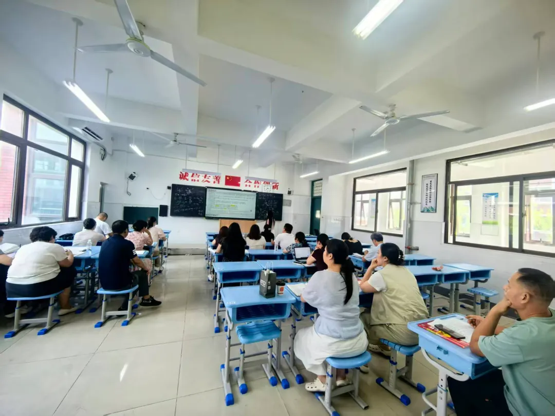深耕真题研考点,精准施策备高考|我校开展2026年高考真题分析专项教研-第13张图片-四季读书网