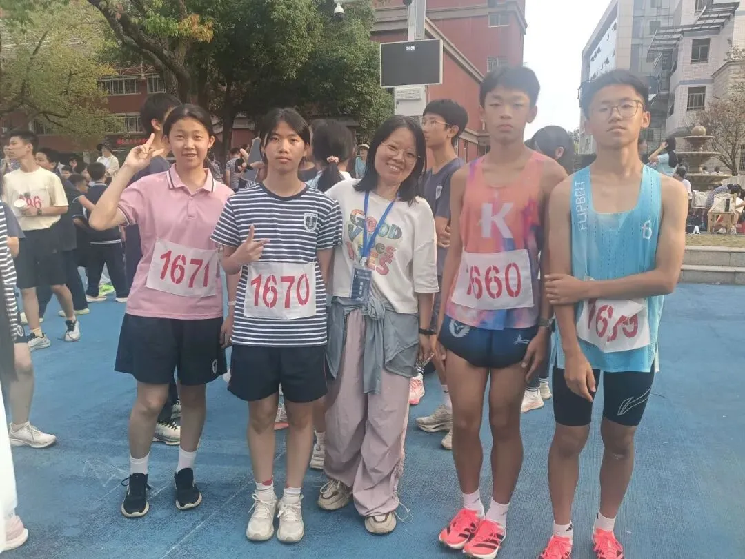 更高的梦想 加速的初三——长外第26届运动会C2415班掠影-第12张图片-四季读书网 更高的梦想 加速的初三——长外第26届运动会C2415班掠影-第12张图片-四季读书网