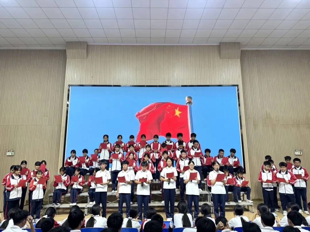 颂盛世华诞,燃初三芳华|我校初三年级成功举办国庆主题朗诵比赛-第20张图片-四季读书网