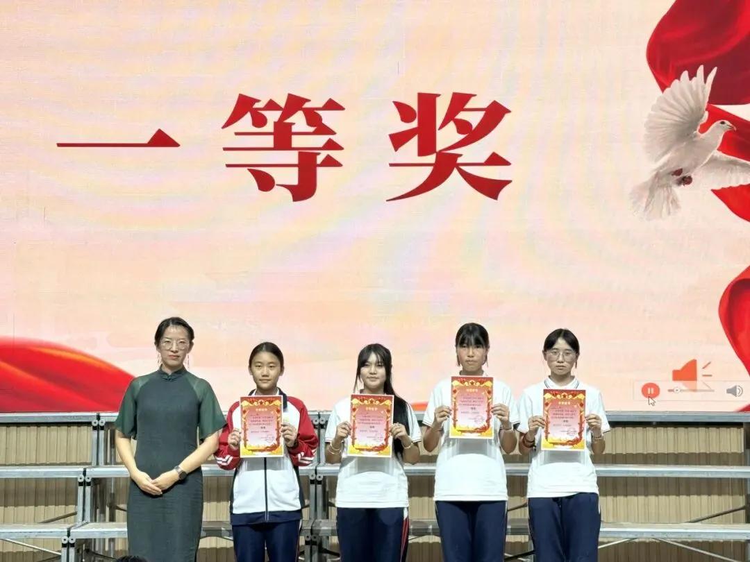 颂盛世华诞,燃初三芳华|我校初三年级成功举办国庆主题朗诵比赛-第29张图片-四季读书网