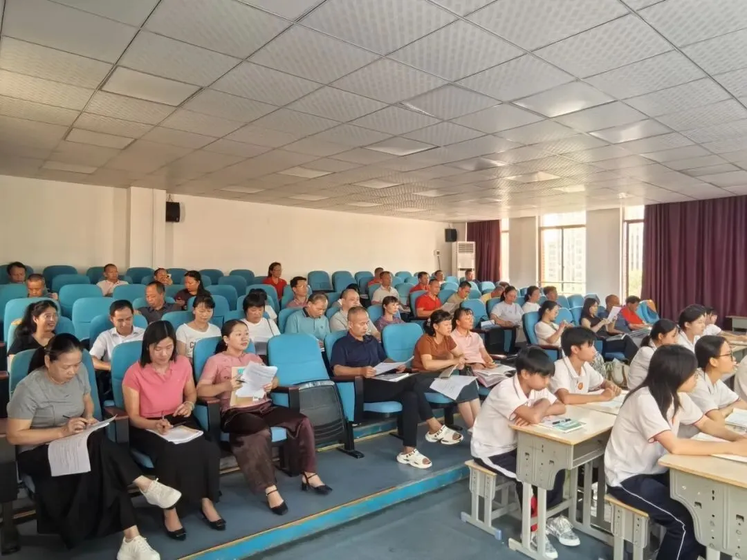 德法润心,中考同行——兴宁市2026年中考道德与法治备考研讨会在华侨中学圆满举行-第15张图片-四季读书网
