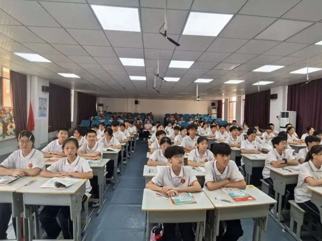 德法润心,中考同行——兴宁市2026年中考道德与法治备考研讨会在华侨中学圆满举行-第17张图片-四季读书网