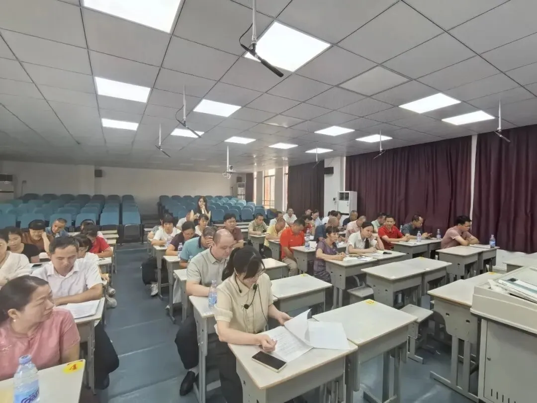 德法润心,中考同行——兴宁市2026年中考道德与法治备考研讨会在华侨中学圆满举行-第19张图片-四季读书网