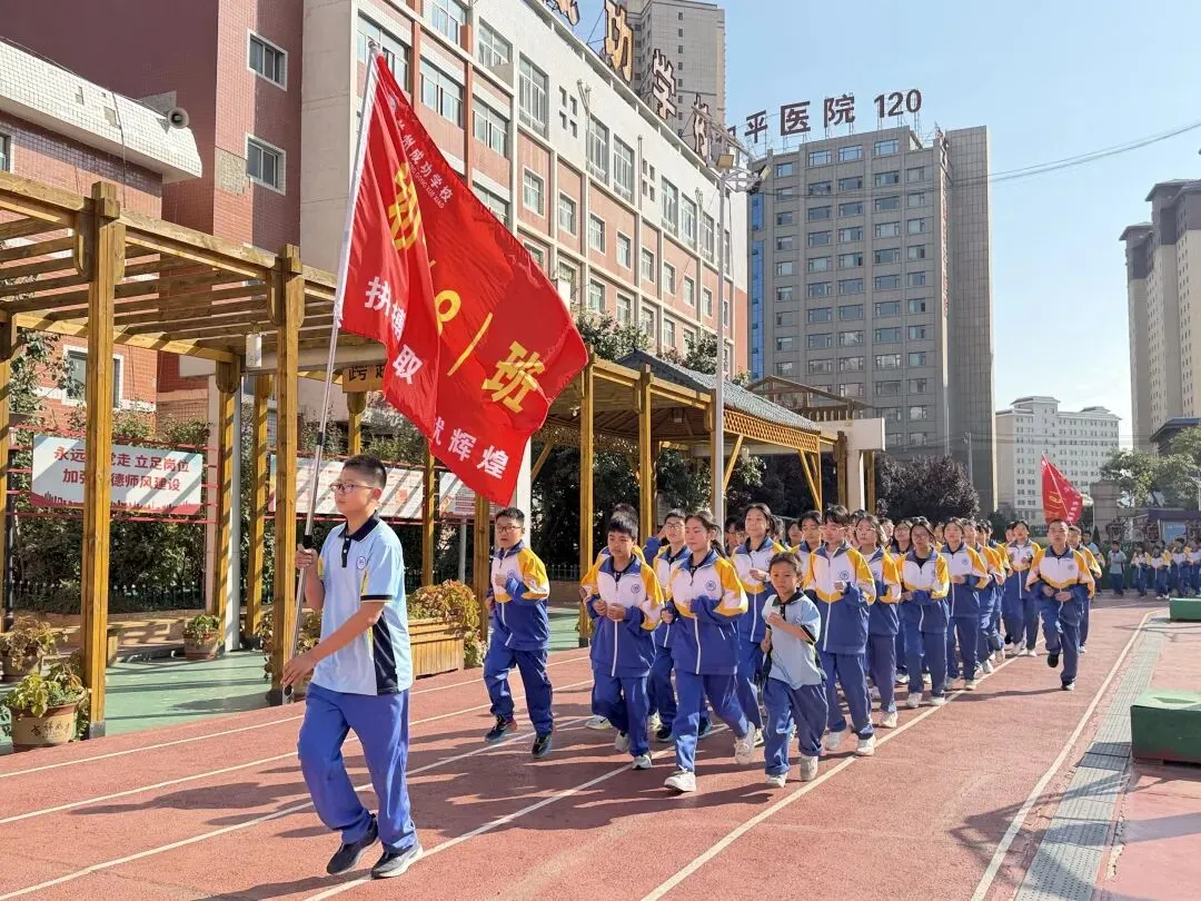 热血赛场展风采,青春拼搏勇争先——初三年级开展篮球对抗赛-第39张图片-四季读书网