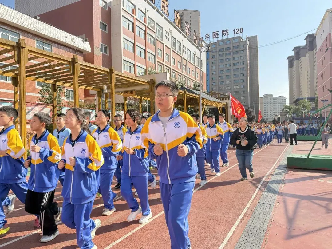 热血赛场展风采,青春拼搏勇争先——初三年级开展篮球对抗赛-第44张图片-四季读书网