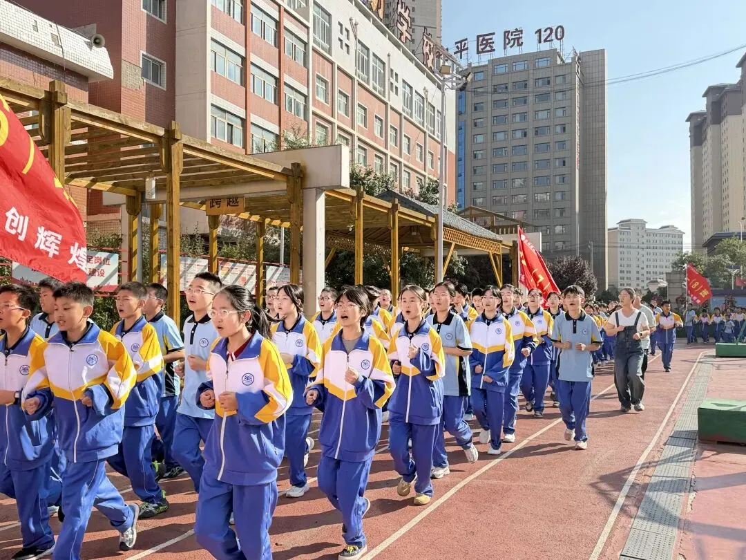 热血赛场展风采,青春拼搏勇争先——初三年级开展篮球对抗赛-第45张图片-四季读书网