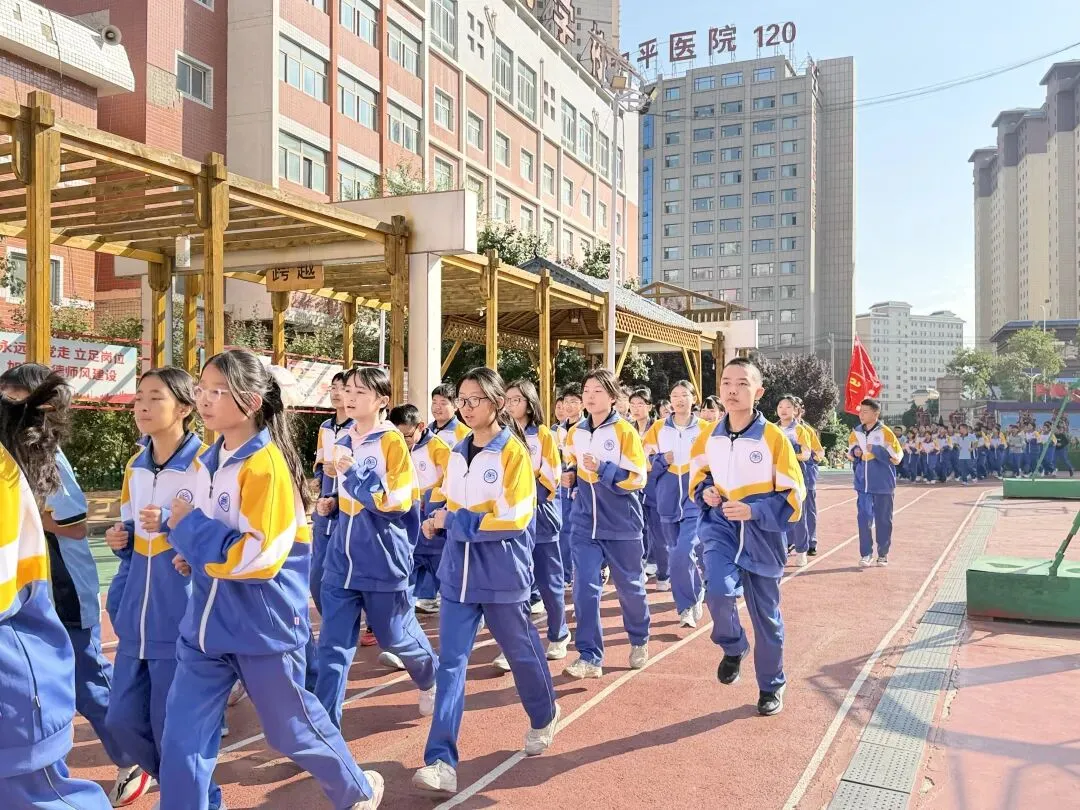 热血赛场展风采,青春拼搏勇争先——初三年级开展篮球对抗赛-第48张图片-四季读书网
