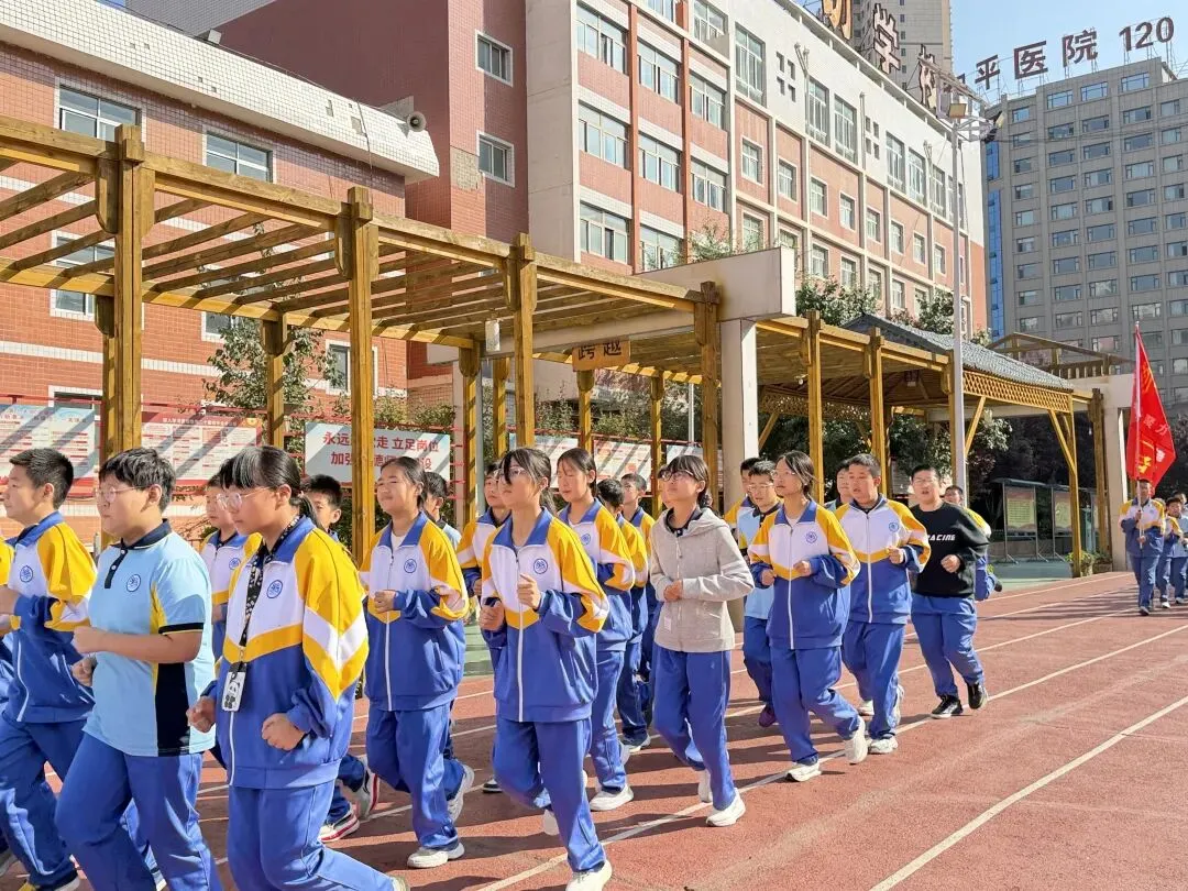 热血赛场展风采,青春拼搏勇争先——初三年级开展篮球对抗赛-第49张图片-四季读书网