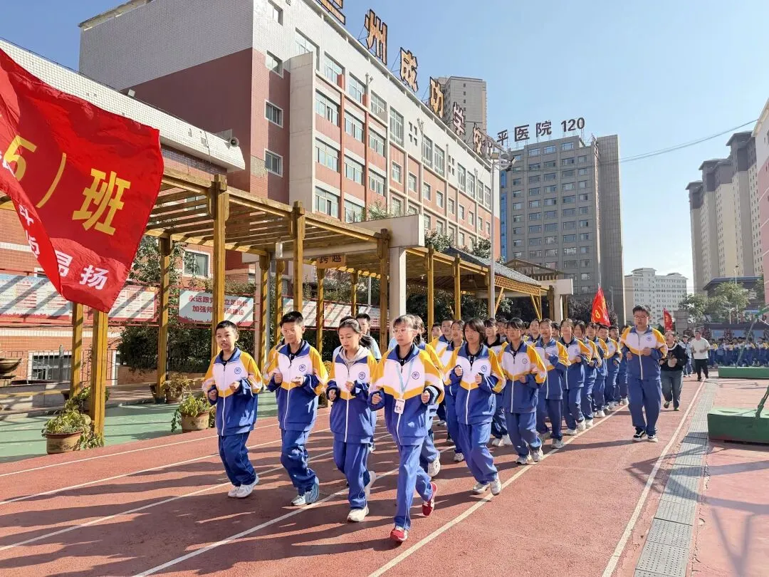 热血赛场展风采,青春拼搏勇争先——初三年级开展篮球对抗赛-第51张图片-四季读书网