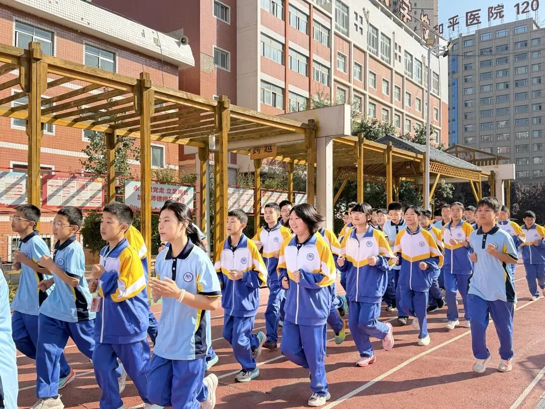 热血赛场展风采,青春拼搏勇争先——初三年级开展篮球对抗赛-第52张图片-四季读书网