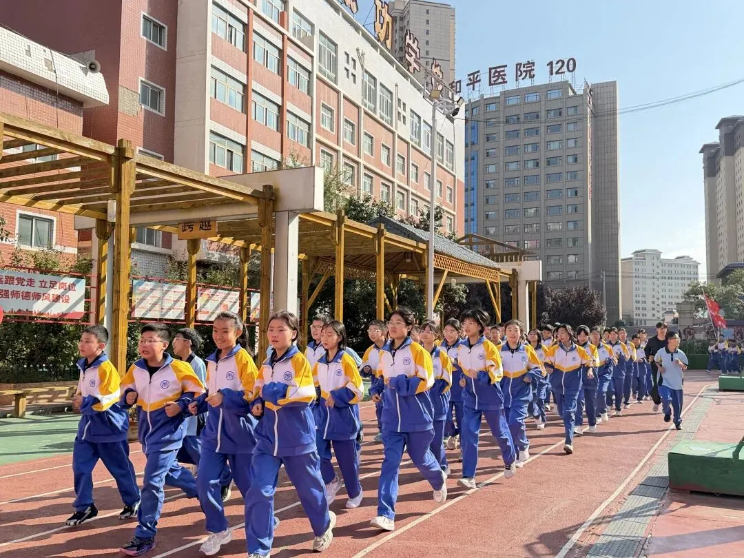 热血赛场展风采,青春拼搏勇争先——初三年级开展篮球对抗赛-第56张图片-四季读书网