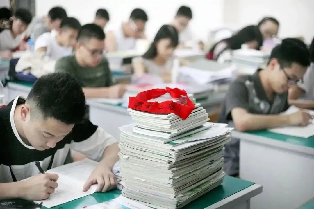 那个高考只写755字作文拿67分,拒绝了北大,13年后再看他的选择-第1张图片-四季读书网