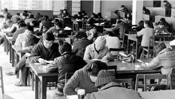 那个高考只写755字作文拿67分,拒绝了北大,13年后再看他的选择-第3张图片-四季读书网