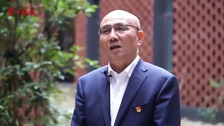 那个高考只写755字作文拿67分,拒绝了北大,13年后再看他的选择-第4张图片-四季读书网