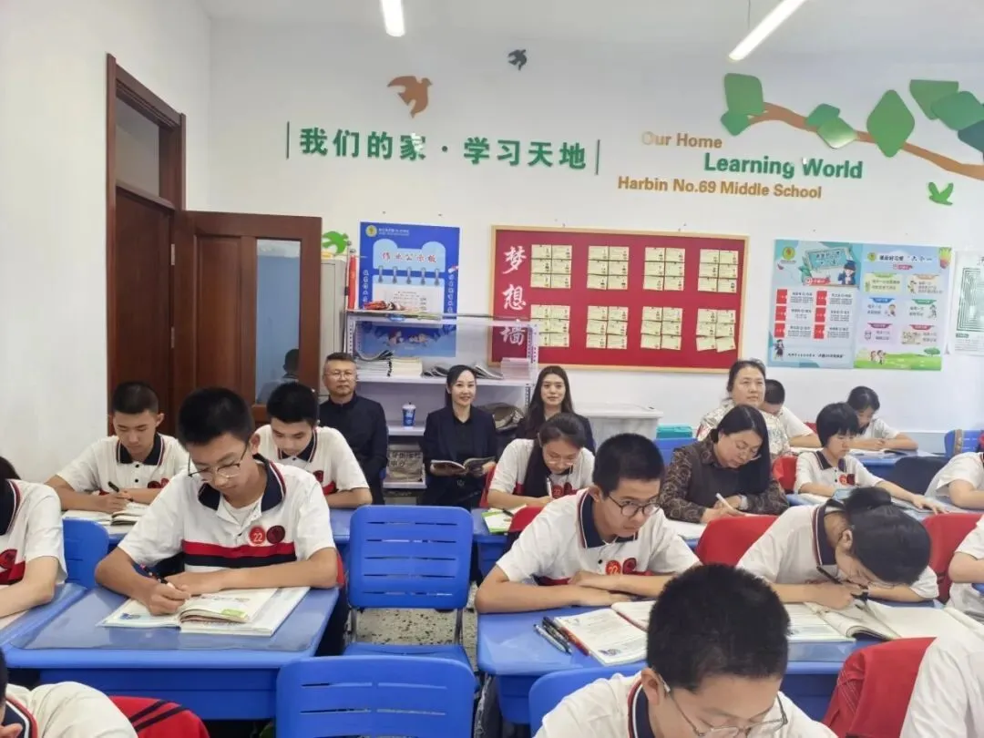 【中考视导】把脉课堂明方向,聚焦教研促提升--南岗区教研员深入69中学总校开展九年级英语教学包保视导研讨活动-第1张图片-四季读书网 【中考视导】把脉课堂明方向,聚焦教研促提升--南岗区教研员深入69中学总校开展九年级英语教学包保视导研讨活动-第1张图片-四季读书网