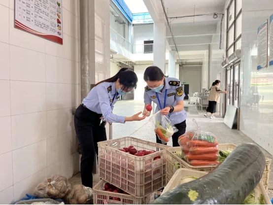 【经开动态】全程护航“高考季” 奋力答好“食安卷”-第10张图片-四季读书网