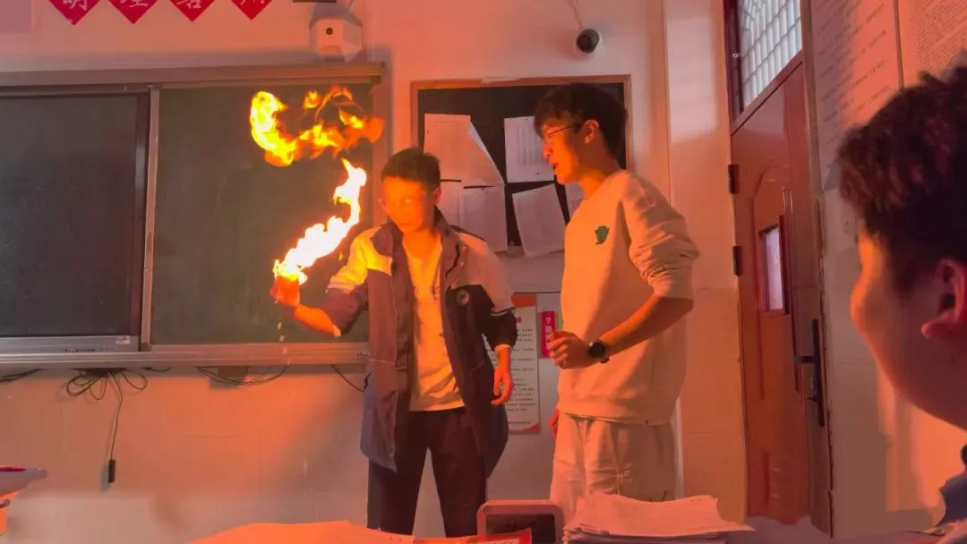 初三的老师-第4张图片-四季读书网 初三的老师-第4张图片-四季读书网