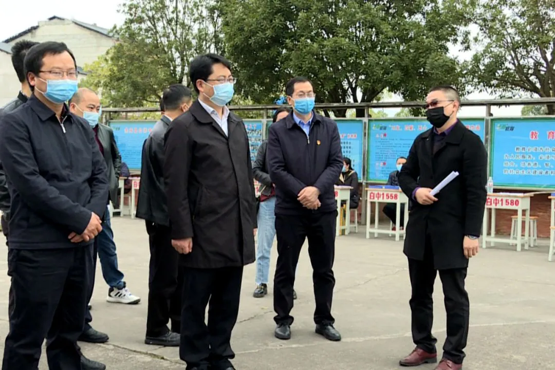 令狐绍辉调研初三高三年级开学工作-第7张图片-四季读书网