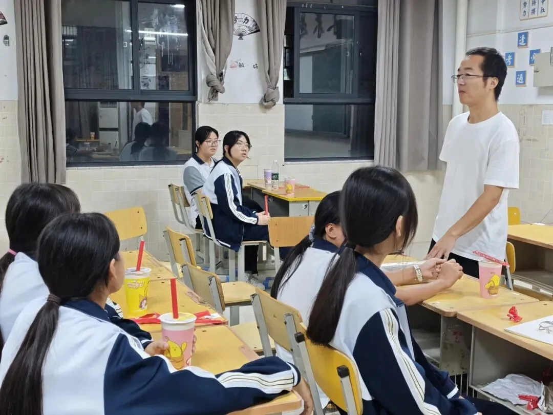 暖心护航,衔接成长——郑西一中初三原班主任与高一留校生座谈会圆满开展-第7张图片-四季读书网 暖心护航,衔接成长——郑西一中初三原班主任与高一留校生座谈会圆满开展-第7张图片-四季读书网