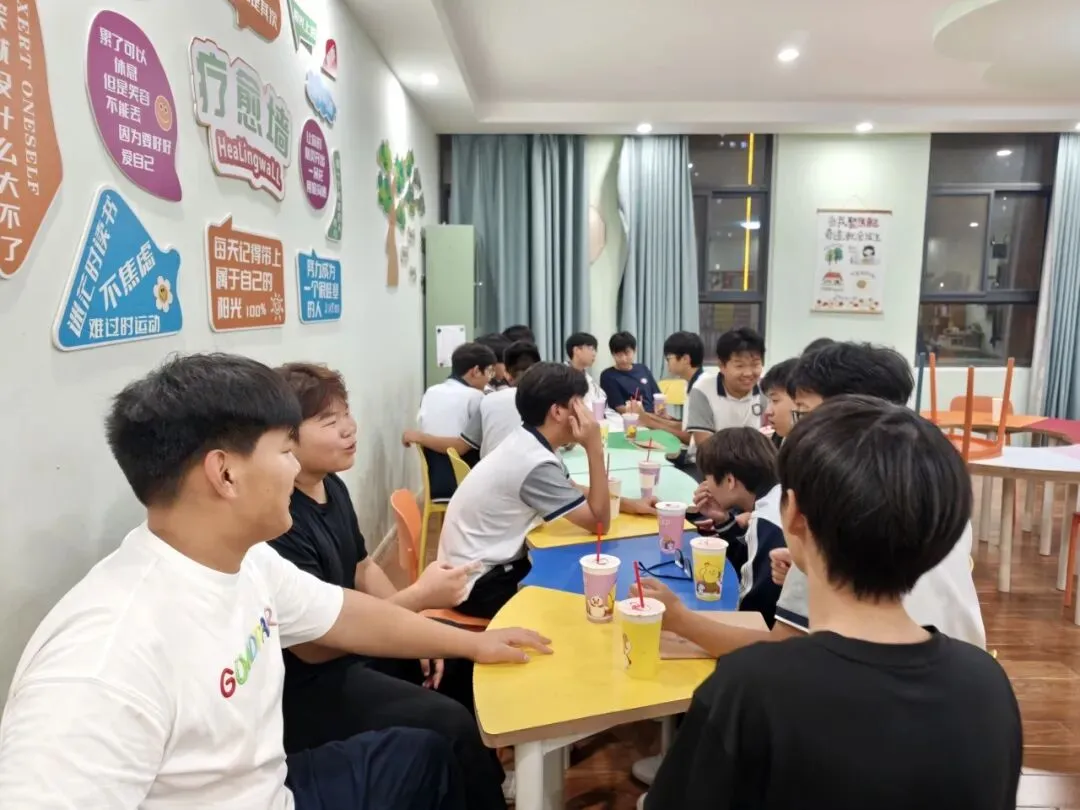 暖心护航,衔接成长——郑西一中初三原班主任与高一留校生座谈会圆满开展-第8张图片-四季读书网 暖心护航,衔接成长——郑西一中初三原班主任与高一留校生座谈会圆满开展-第8张图片-四季读书网