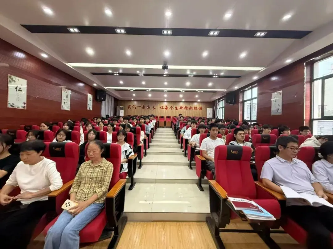 聚力新高考 启航新征程——西安市第四十五中学举行 "新高考、新课程、新评价" 专题培训-第5张图片-四季读书网 聚力新高考 启航新征程——西安市第四十五中学举行 "新高考、新课程、新评价" 专题培训-第5张图片-四季读书网