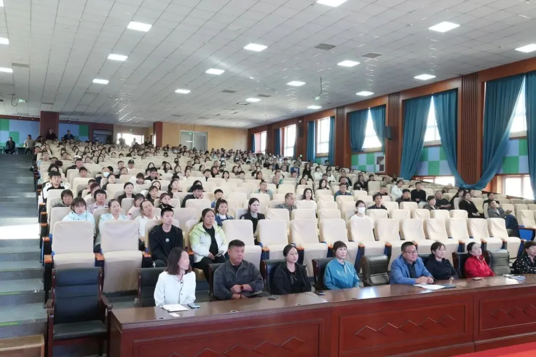 架起家校连心桥 同心筑梦向高考— 青龙实验中学召开高三年级期初家长会-第28张图片-四季读书网