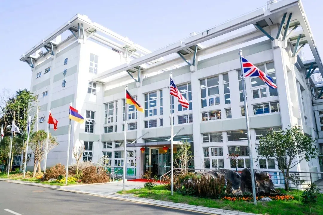 融通国际 | 中考升学新选择——多语种教学创复合型人才-第2张图片-四季读书网