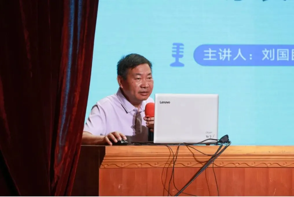 燃青春,战中考,向未来 | 我校初中部举行初三奖学金颁发暨中考家长动员会-第20张图片-四季读书网 燃青春,战中考,向未来 | 我校初中部举行初三奖学金颁发暨中考家长动员会-第20张图片-四季读书网