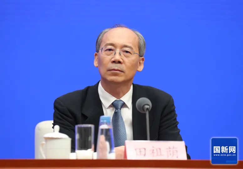 本科在扩容,高考在渡峰 ,“十五五”文件里,有高三家长要的答案-第9张图片-四季读书网