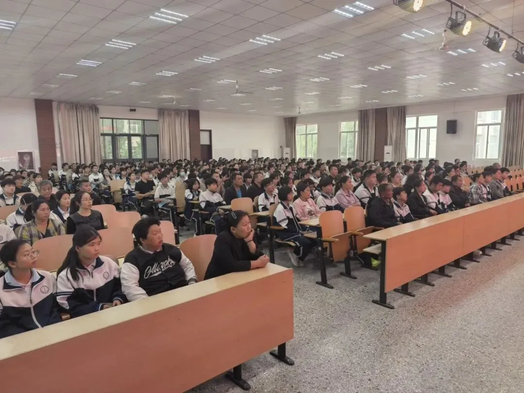家校同心谋备考,聚力扬帆战中考|茌平区肖家庄镇中学初三年级第一次家长会圆满召开-第8张图片-四季读书网 家校同心谋备考,聚力扬帆战中考|茌平区肖家庄镇中学初三年级第一次家长会圆满召开-第8张图片-四季读书网