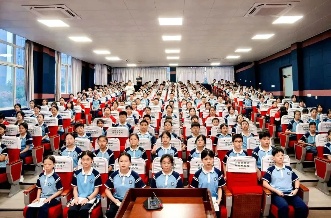 厚植家国情怀 争做时代新人——育英学校初一年级主题演讲比赛圆满举行-第1张图片-四季读书网