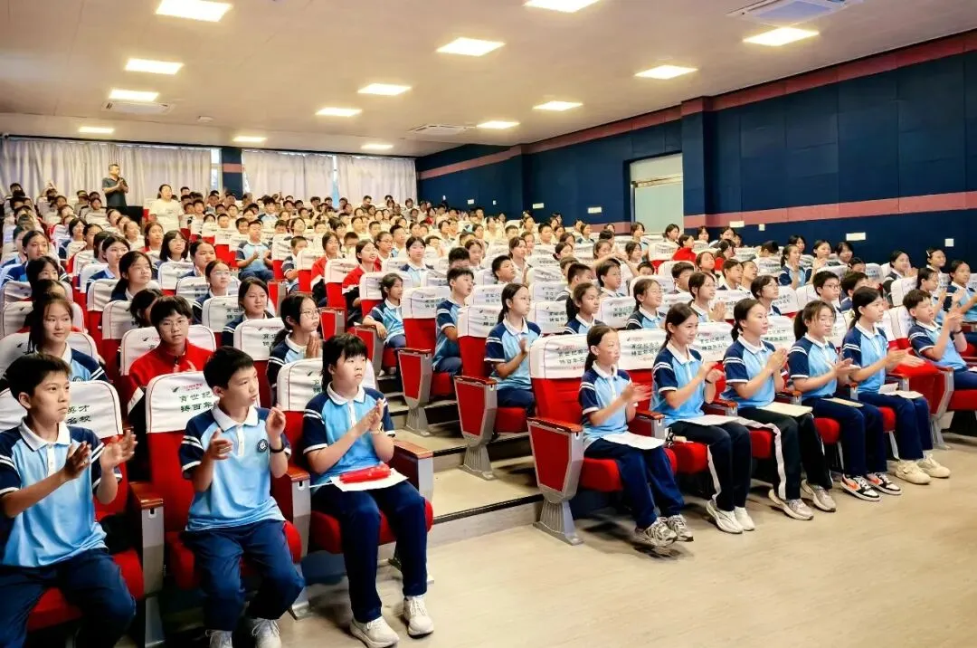 厚植家国情怀 争做时代新人——育英学校初一年级主题演讲比赛圆满举行-第3张图片-四季读书网
