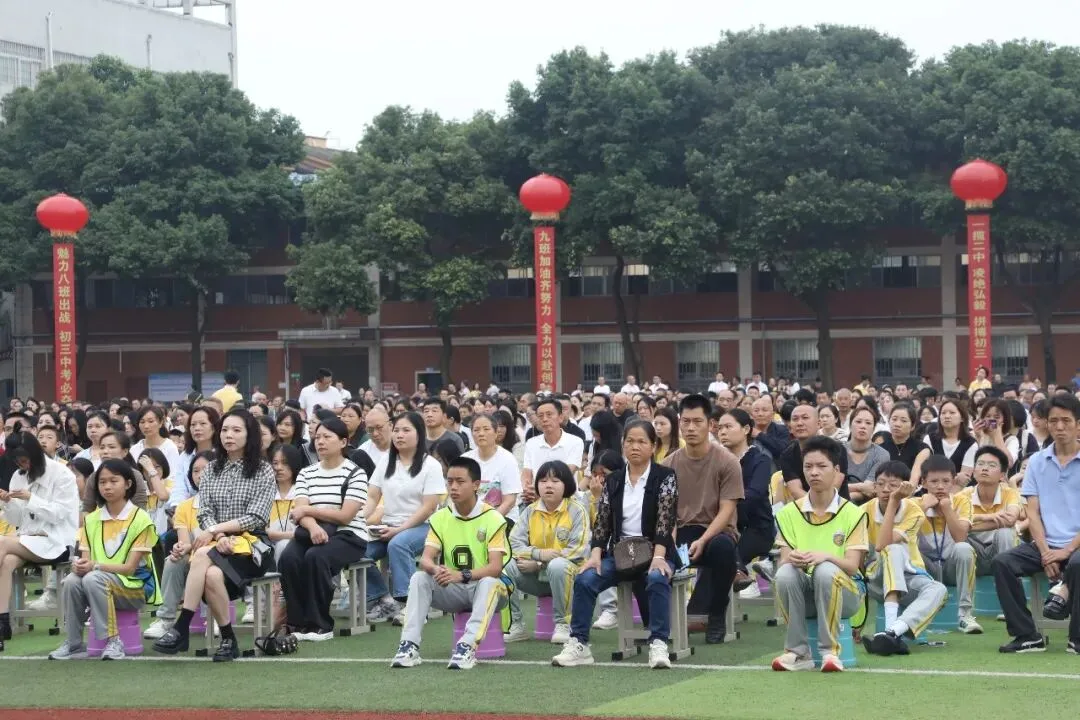 拾光叙成长,砺行启初三丨泸二外举行2027届初三升级典礼-第6张图片-四季读书网 拾光叙成长,砺行启初三丨泸二外举行2027届初三升级典礼-第6张图片-四季读书网