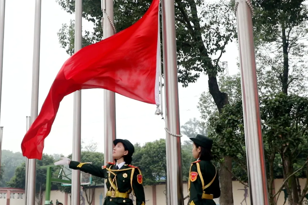 拾光叙成长,砺行启初三丨泸二外举行2027届初三升级典礼-第8张图片-四季读书网 拾光叙成长,砺行启初三丨泸二外举行2027届初三升级典礼-第8张图片-四季读书网
