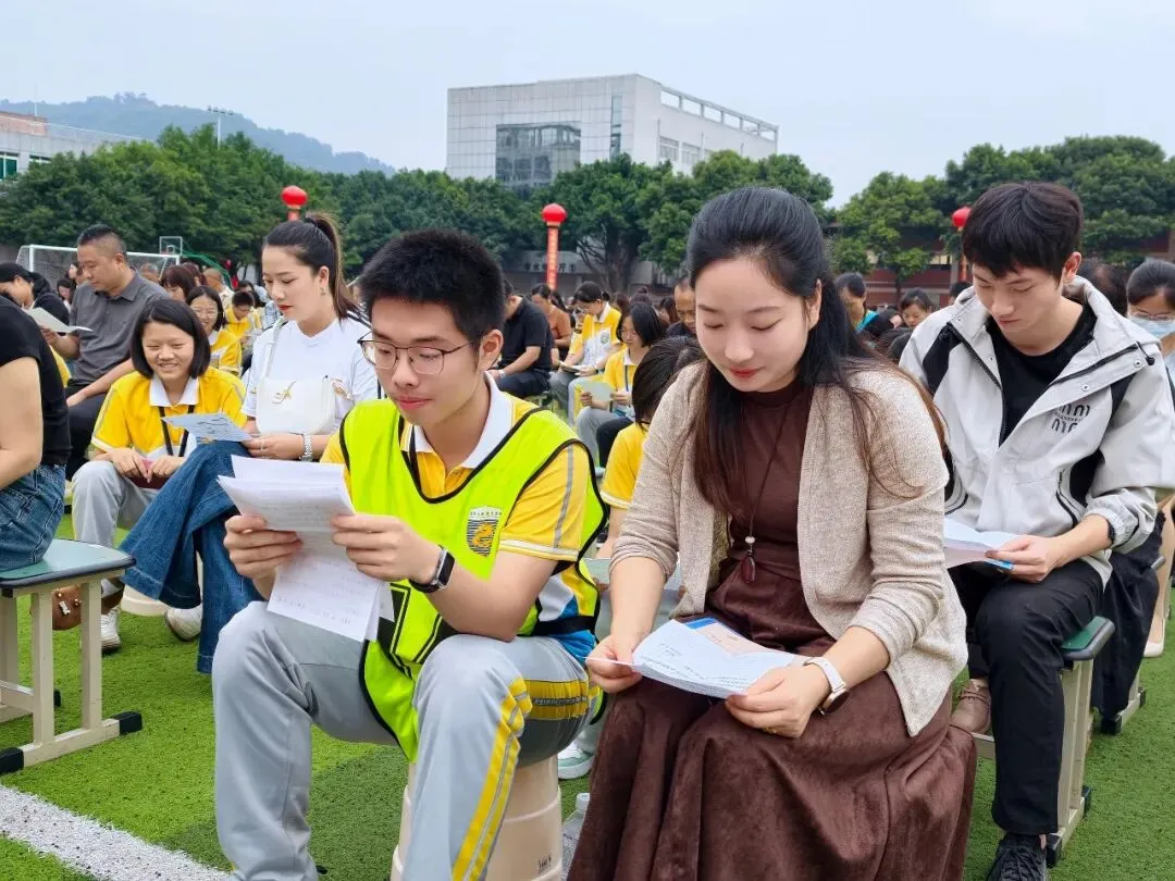 拾光叙成长,砺行启初三丨泸二外举行2027届初三升级典礼-第14张图片-四季读书网 拾光叙成长,砺行启初三丨泸二外举行2027届初三升级典礼-第14张图片-四季读书网