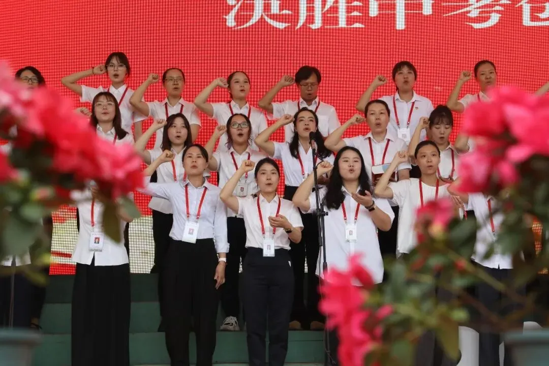 拾光叙成长,砺行启初三丨泸二外举行2027届初三升级典礼-第27张图片-四季读书网 拾光叙成长,砺行启初三丨泸二外举行2027届初三升级典礼-第27张图片-四季读书网