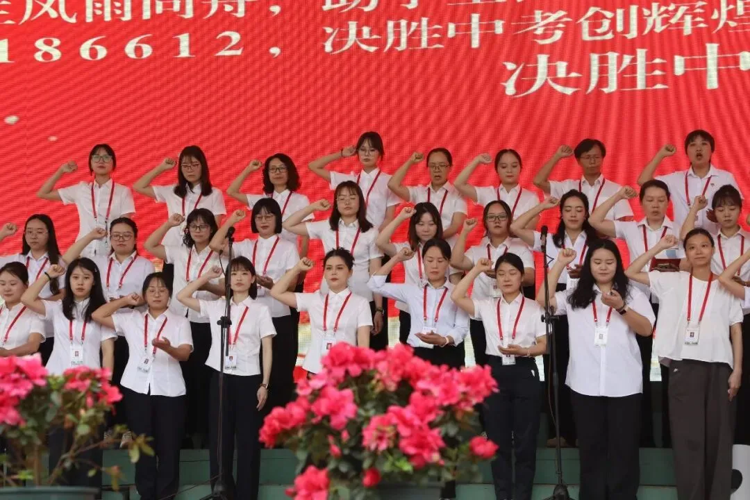 拾光叙成长,砺行启初三丨泸二外举行2027届初三升级典礼-第28张图片-四季读书网 拾光叙成长,砺行启初三丨泸二外举行2027届初三升级典礼-第28张图片-四季读书网