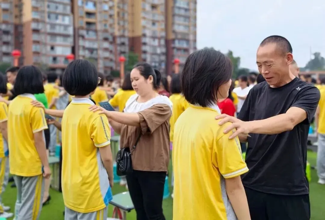 拾光叙成长,砺行启初三丨泸二外举行2027届初三升级典礼-第31张图片-四季读书网 拾光叙成长,砺行启初三丨泸二外举行2027届初三升级典礼-第31张图片-四季读书网