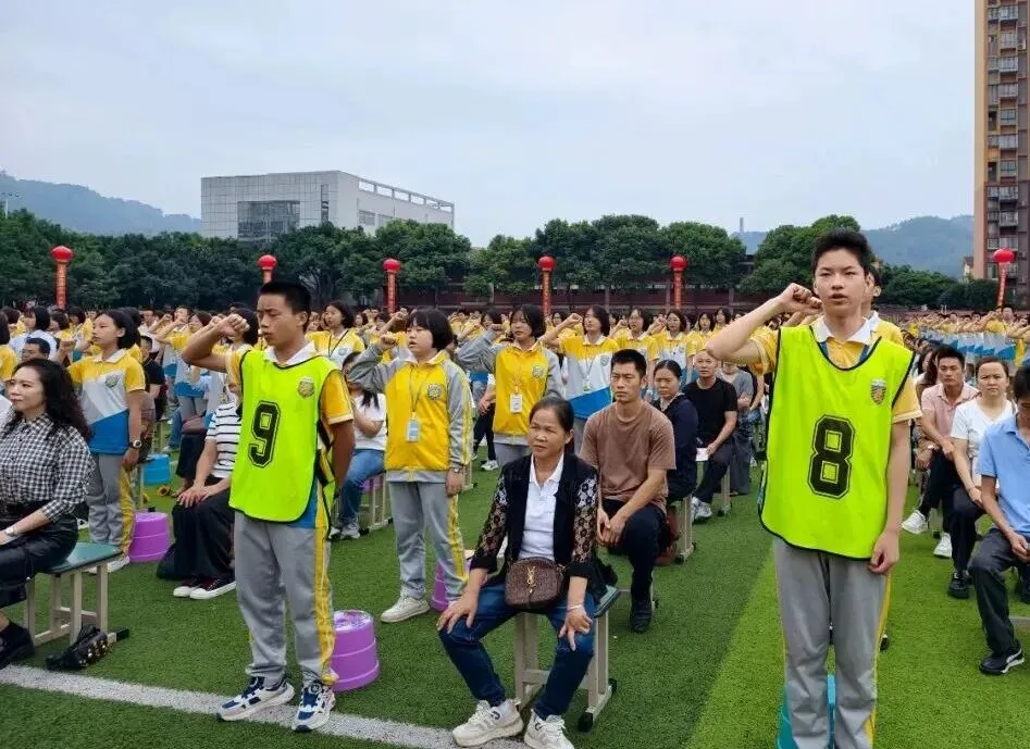 拾光叙成长,砺行启初三丨泸二外举行2027届初三升级典礼-第38张图片-四季读书网 拾光叙成长,砺行启初三丨泸二外举行2027届初三升级典礼-第38张图片-四季读书网